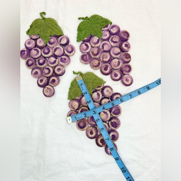 Mid-Century Modern Vintage Crochet Purple Grapes Bottle Cap Hot Pad Trivets - Picture 3 of 9